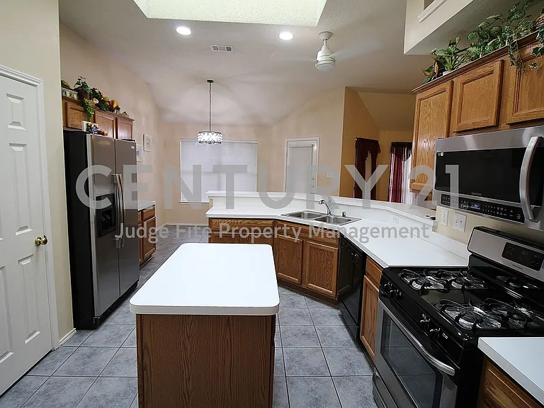 1507 Goodwin Dr — Photo 7