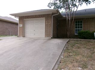 925 SE 10th St, Grand Prairie, TX 75051