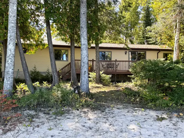 1176 Shore Dr, Cheboygan, MI 49721