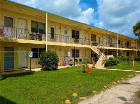 71 NW 76th St