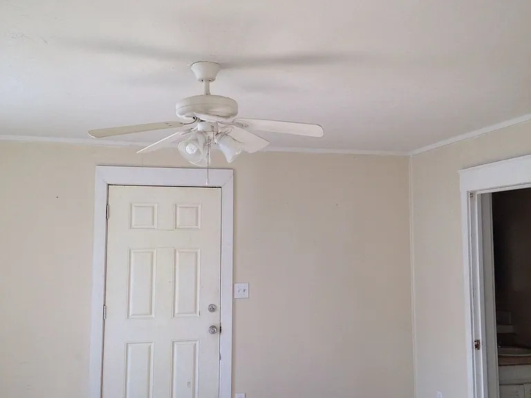 523 S Crysler Ave #A — Photo 6