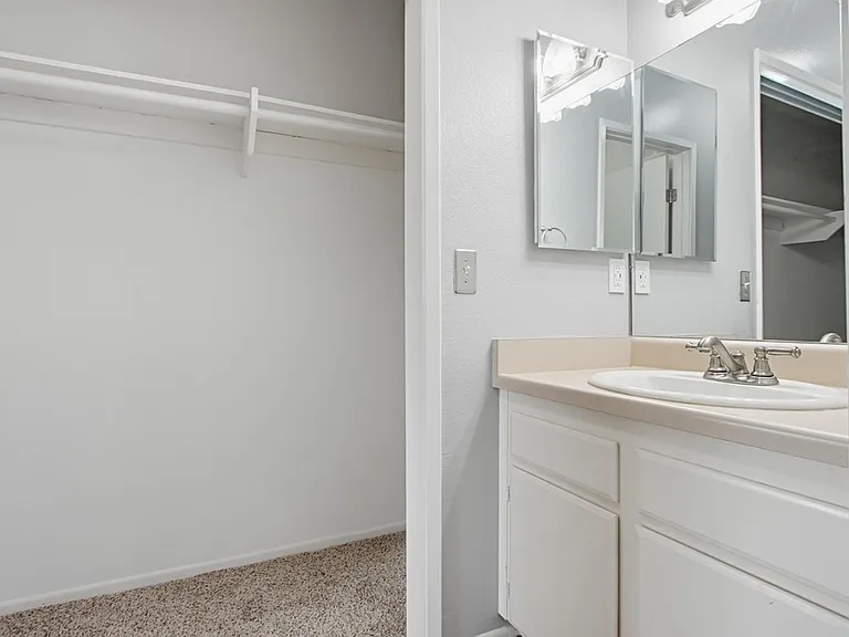 512 Sandalwood Pl — Photo 33