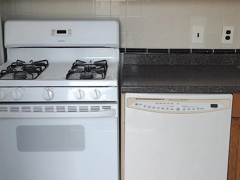 Range, Microwave and Dishwasher
