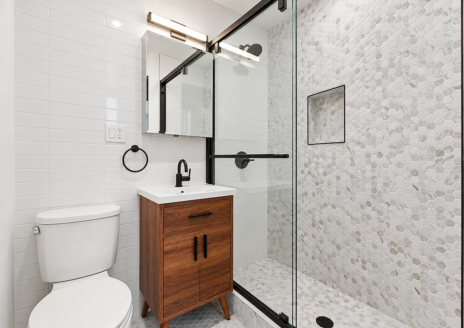 125 Saint James Place — Photo 4