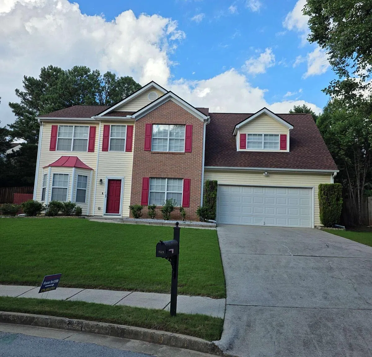 4 bed, 2.5 bath, $2,600 — Photo 2
