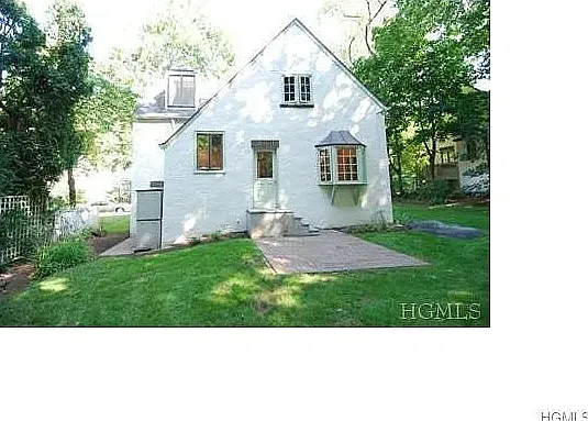 39 Robin Hill Rd — Photo 2