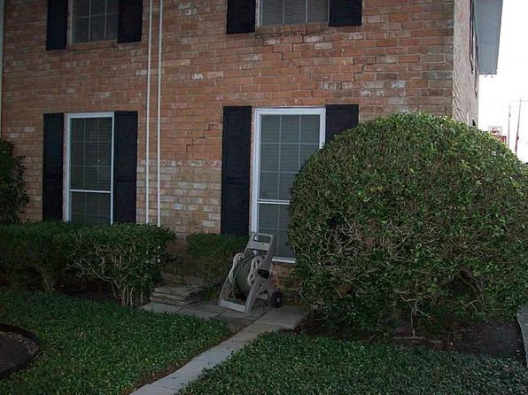 14333 Memorial Dr APT 32, Houston, TX 77079