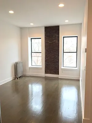 Rented by City Prime Commercial Realty  | media 16