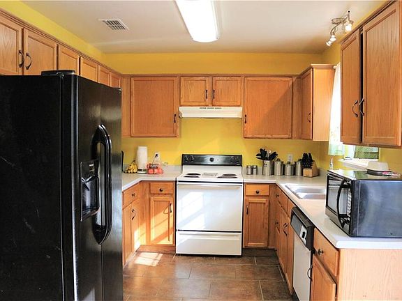 5th image of 216 Riverwood Ave
