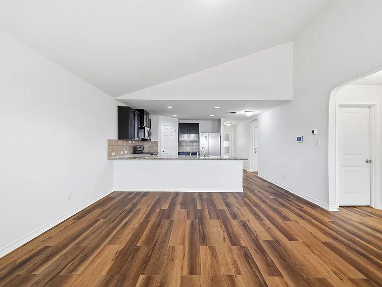 2818 Davis Trce — Photo 10