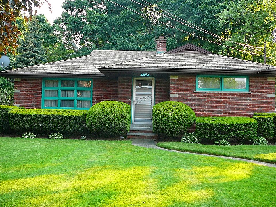 1062 N Military Rd, Niagara Falls