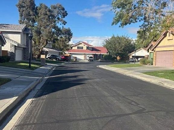 Exterior Neighborhood (street photo)