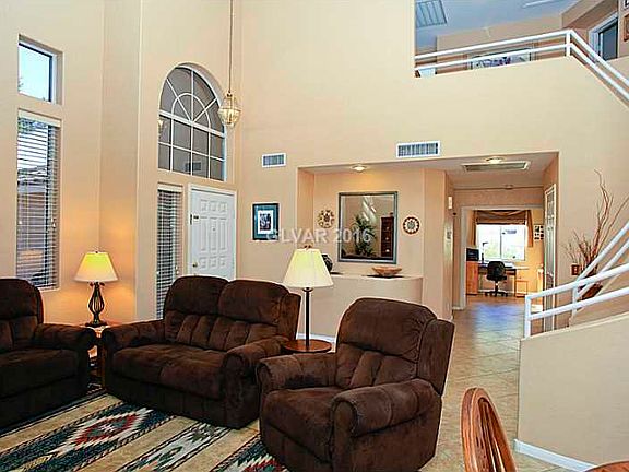 4th image of 241 White Knoll Ct