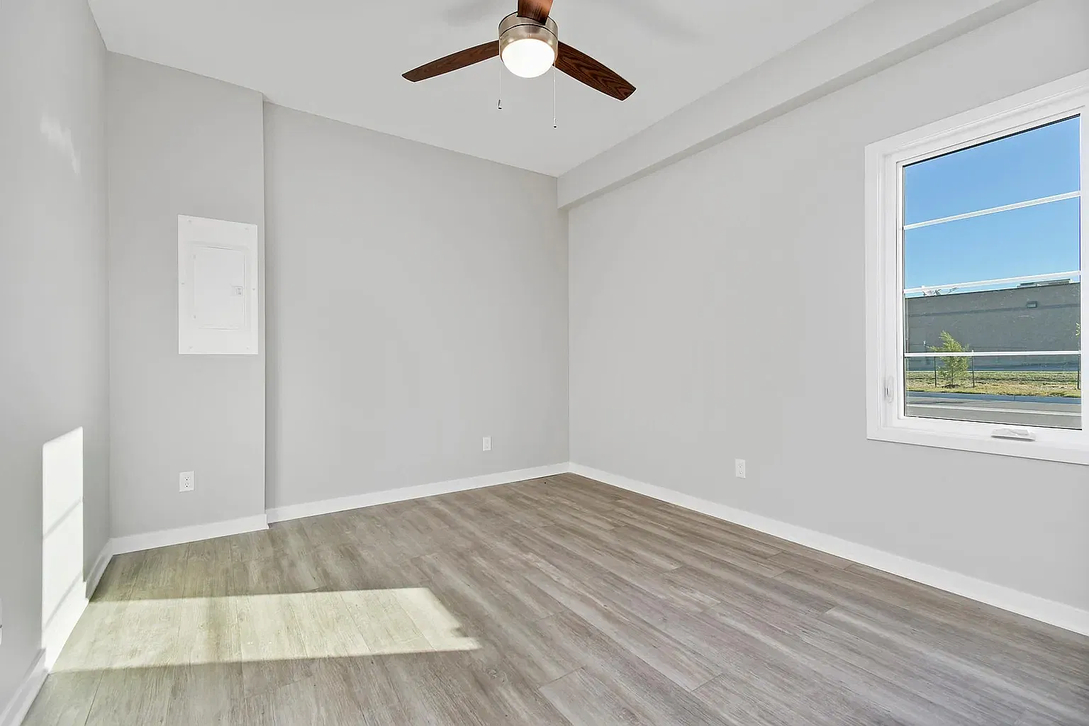 1010 Sugarland Dr — Photo 4