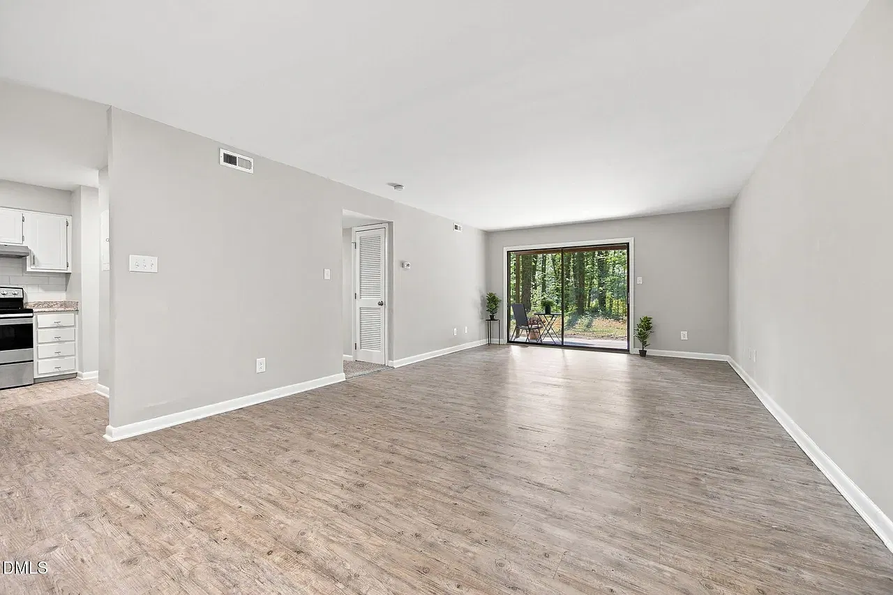 3 bed, 1170 sqft, $1,895 — Photo 1