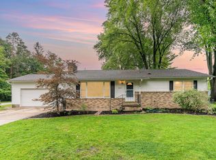 2824 Chippewa Ln, Midland, MI 48640