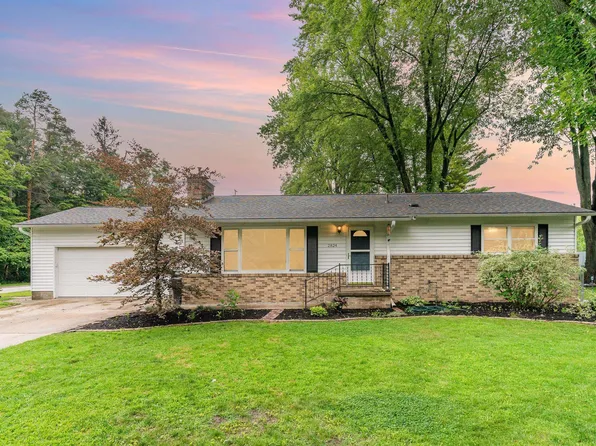 2824 Chippewa Ln, Midland, MI 48640