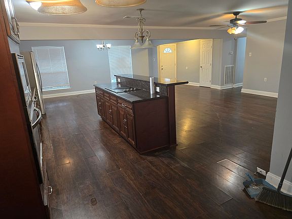 4th image of 4921 Greenforest Dr