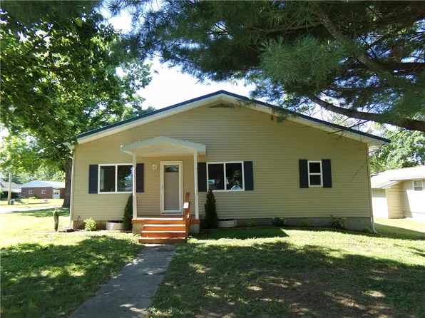 700 N 2nd St, Shelbyville, IL 62565