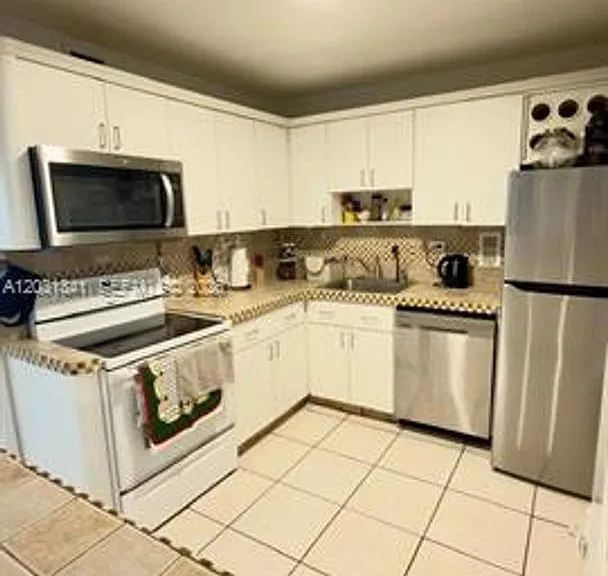 5555 Collins Ave #16W — Photo 4
