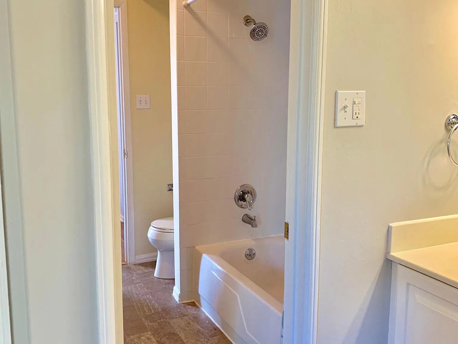 1183 Town And Four Parkway Dr — Photo 4