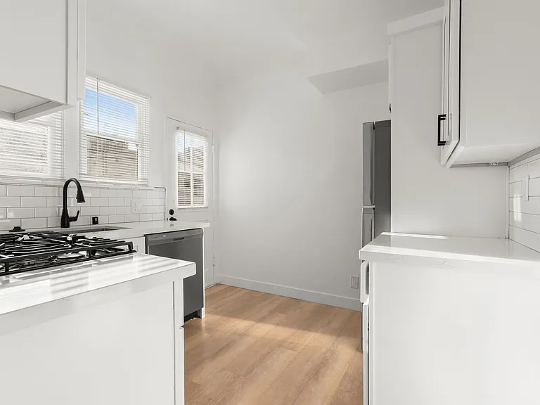 (El/Eu/Yo:B) 141-143 S. Crescent Drive — Photo 6