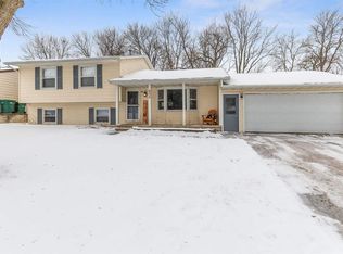 836 Dawn Dr, Elk Run Heights, IA 50707