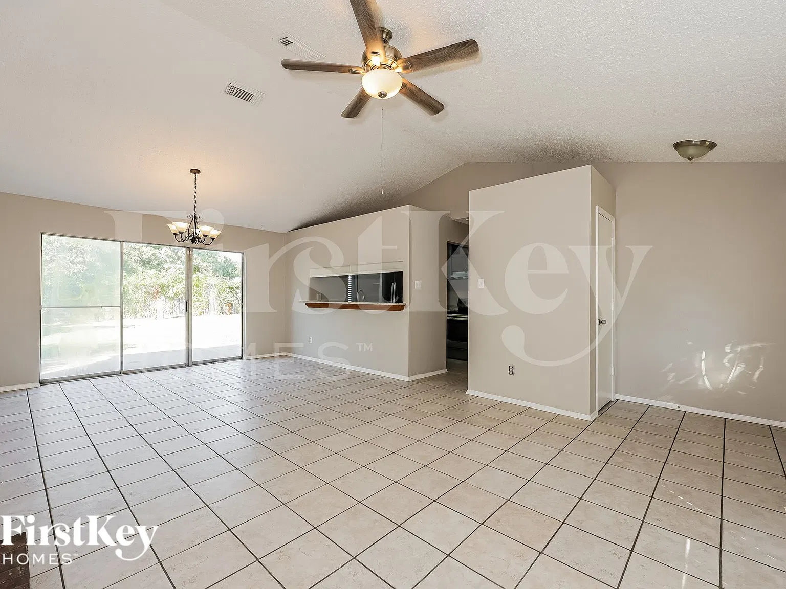 3 bed, 2.0 bath, 1595 sqft, $2,165 — Photo 2