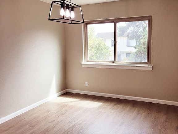 5th image of 2437 Wren Ct