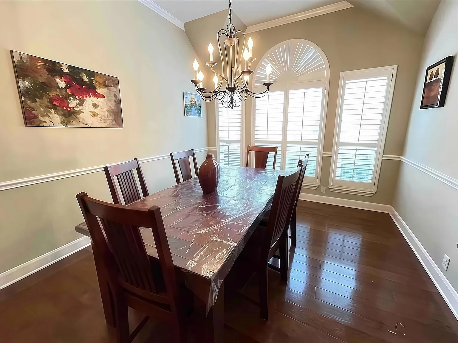 3 bed, 2.0 bath, 2485 sqft, $3,850 — Photo 4