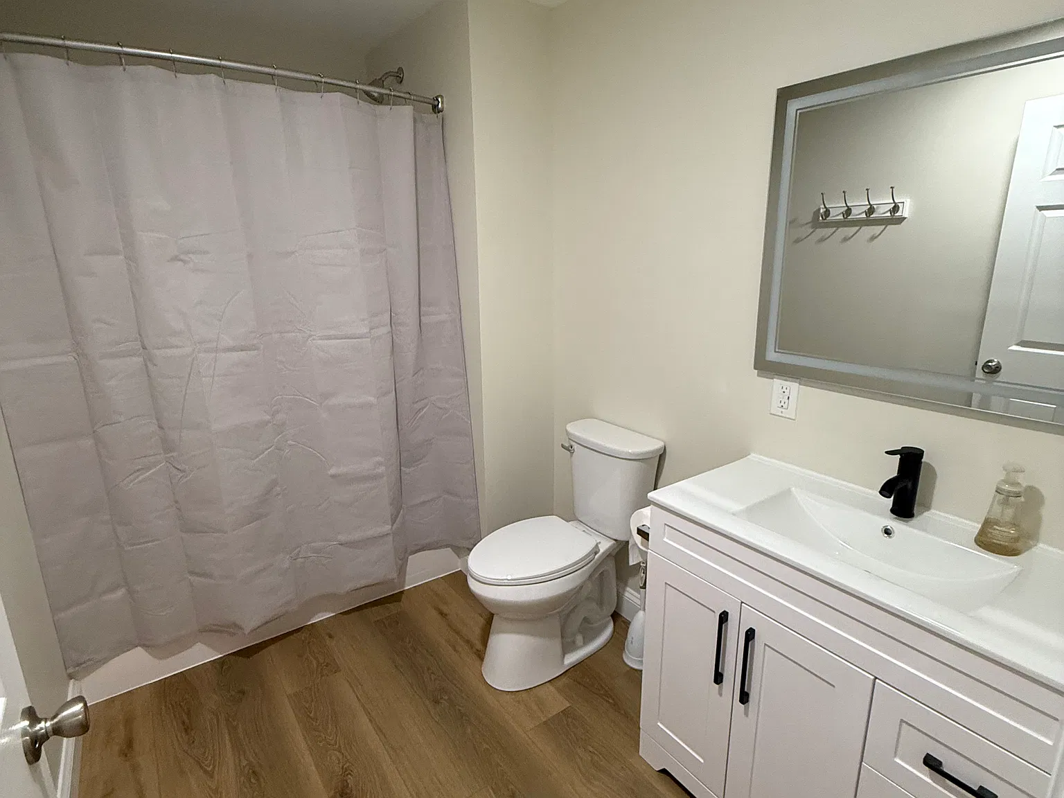 3 bed, 1570 sqft, $2,500 — Photo 4