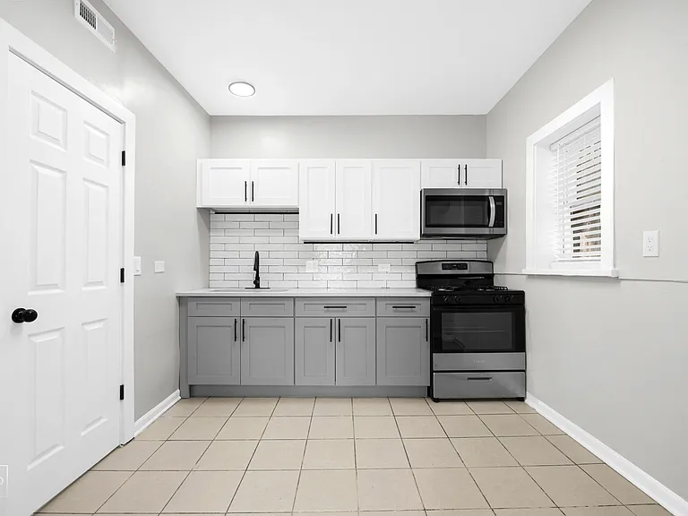 5749 W Chicago Ave — Photo 8