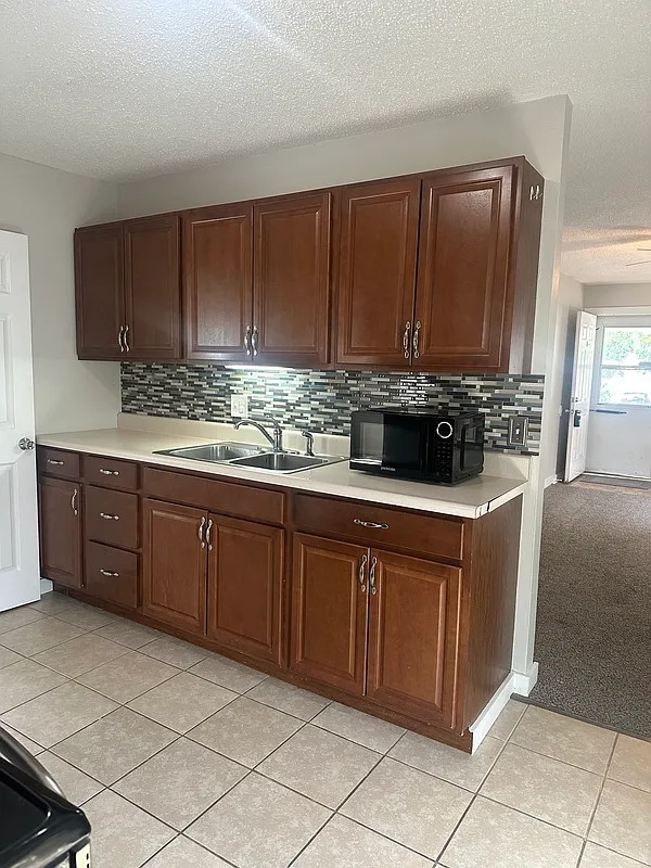 2 bed, 1.0 bath, 900 sqft, $1,000 — Photo 4