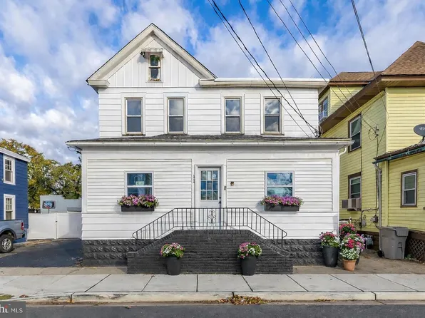 11 W Washington St, Paulsboro, NJ 08066