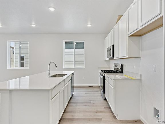 5th image of 309 Spruce Street