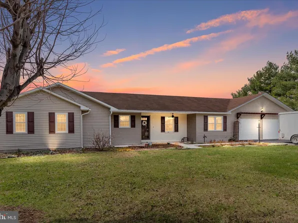 290 Larian Dr, Bunker Hill, WV 25413