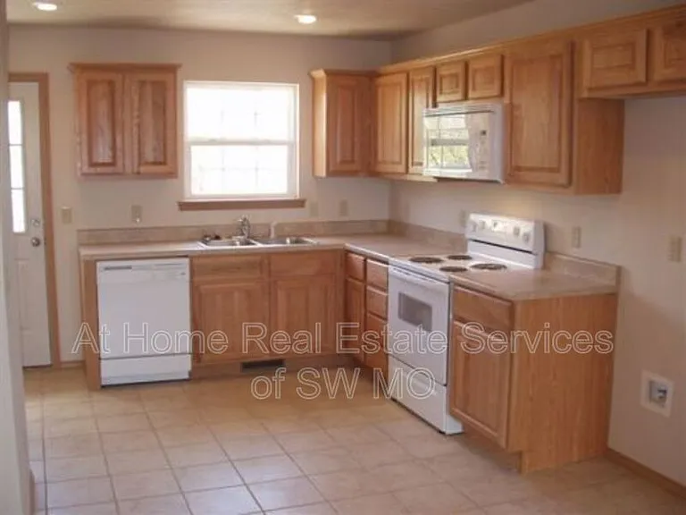 1530 E Kerr — Photo 4