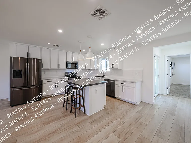 1909 E Indianola Ave — Photo 11
