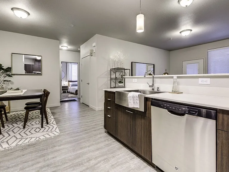 Union Park Apartments — Photo 11