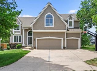16128 Ash St, Overland Park, KS 66085