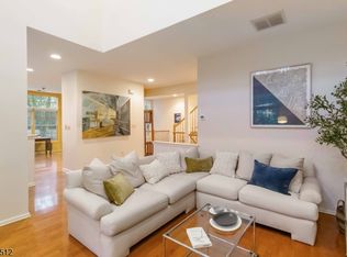 618 Turlington Ct, Livingston, NJ 07039