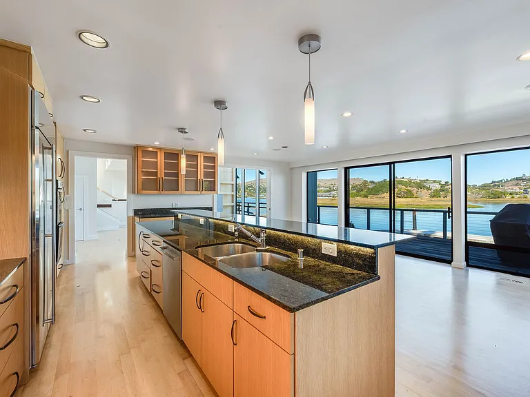 363 E Strawberry Dr — Photo 8