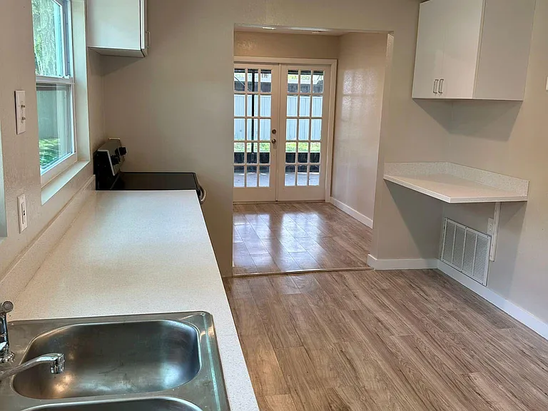 310 Cordova Rd — Photo 12