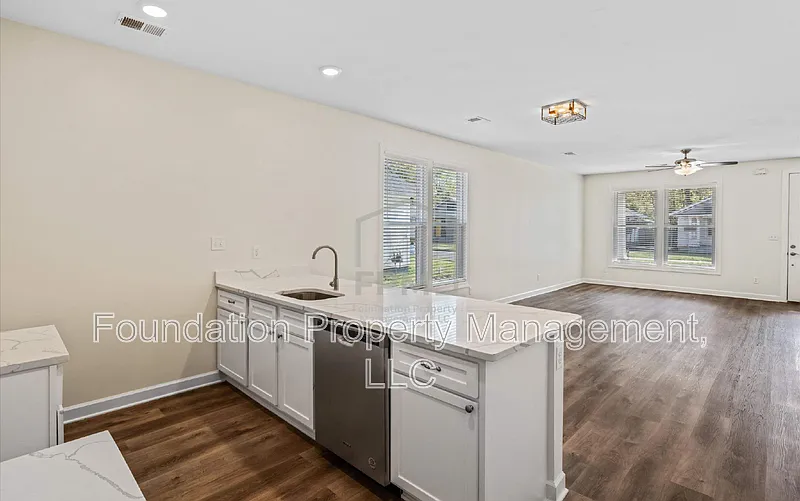 4 bed, 2.0 bath, 1497 sqft, $1,740 — Photo 4