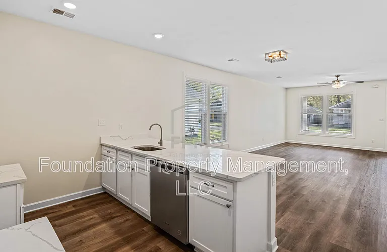 1470 Lyndale Ave — Photo 4