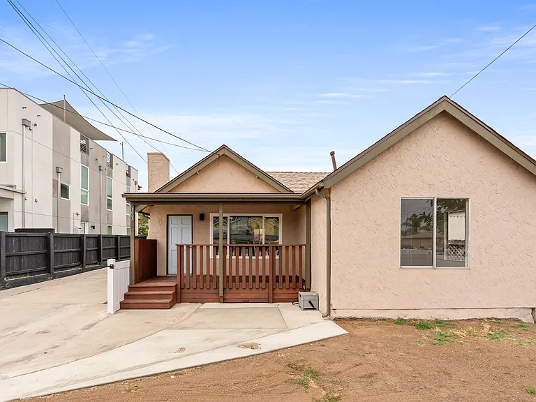 153 Dahlia Ave — Photo 3