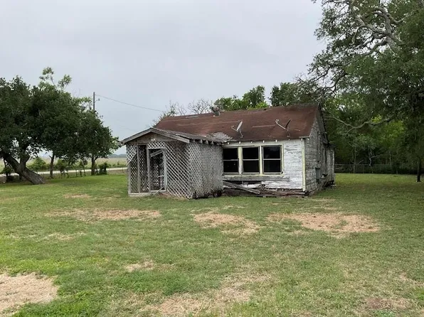 343 County Road 272, Bay City, TX 77414