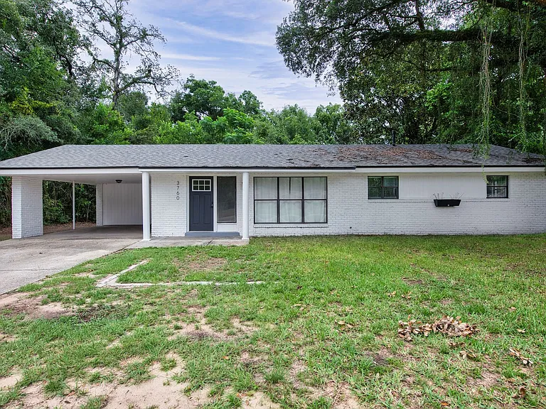 3760 Bayou Blvd — Photo 1