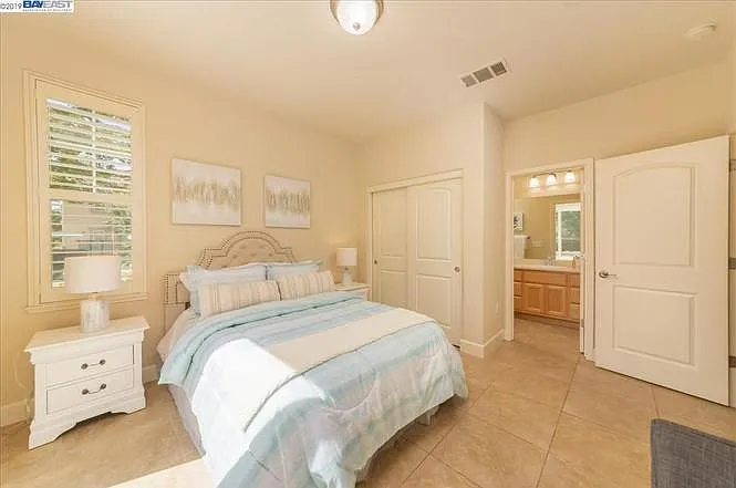 486 Selby Ln — Photo 9