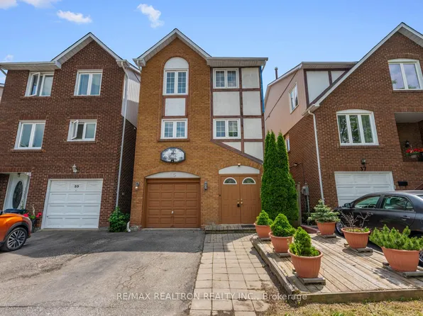 35 Festival Dr, Toronto, ON M2R 3T9